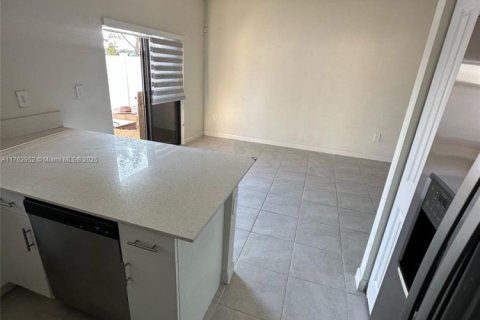 Townhouse in Hialeah, Florida 3 bedrooms, 137.77 sq.m. № 1715945 - photo 10