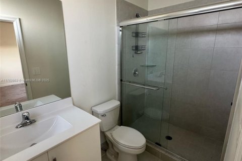 Townhouse in Hialeah, Florida 3 bedrooms, 137.77 sq.m. № 1715945 - photo 18