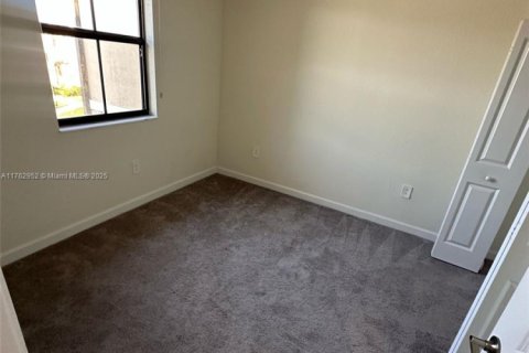 Townhouse in Hialeah, Florida 3 bedrooms, 137.77 sq.m. № 1715945 - photo 23