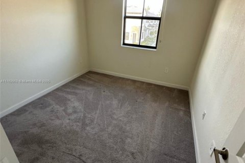 Townhouse in Hialeah, Florida 3 bedrooms, 137.77 sq.m. № 1715945 - photo 26