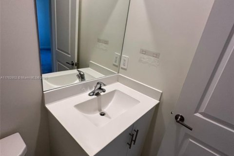 Townhouse in Hialeah, Florida 3 bedrooms, 137.77 sq.m. № 1715945 - photo 21