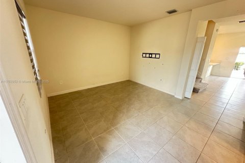 Townhouse in Hialeah, Florida 3 bedrooms, 137.77 sq.m. № 1715945 - photo 2
