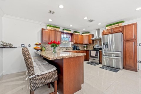 House in Cutler Bay, Florida 4 bedrooms, 181.81 sq.m. № 1731049 - photo 10