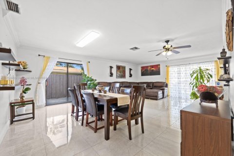 House in Cutler Bay, Florida 4 bedrooms, 181.81 sq.m. № 1731049 - photo 15
