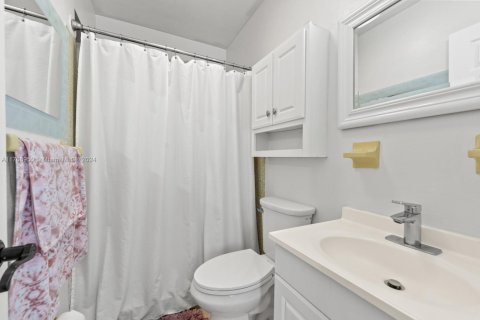 House in Cutler Bay, Florida 4 bedrooms, 181.81 sq.m. № 1731049 - photo 28