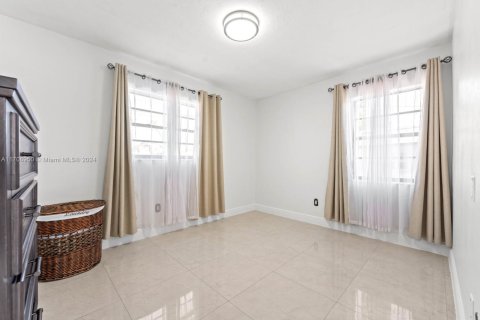 House in Cutler Bay, Florida 4 bedrooms, 181.81 sq.m. № 1731049 - photo 25