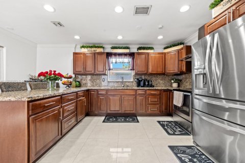 House in Cutler Bay, Florida 4 bedrooms, 181.81 sq.m. № 1731049 - photo 9