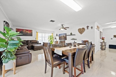 House in Cutler Bay, Florida 4 bedrooms, 181.81 sq.m. № 1731049 - photo 16