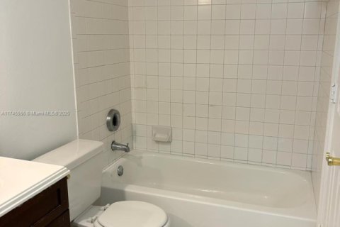 Condo in Hialeah, Florida, 1 bedroom  № 1494514 - photo 22