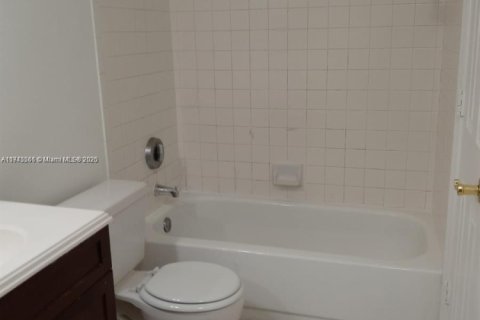 Condo in Hialeah, Florida, 1 bedroom  № 1494514 - photo 5