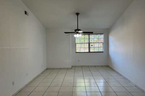 Condo in Hialeah, Florida, 1 bedroom  № 1494514 - photo 2