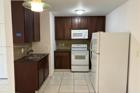 Condo in Hialeah, Florida, 1 bedroom  № 1494514 - photo 3