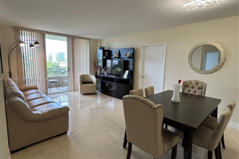 Condominio en venta en Aventura, Florida, 2 dormitorios, 109.16 m2 № 2003686 - foto 20