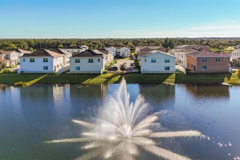 House in Lakewood Ranch, Florida 4 bedrooms, 244.98 sq.m. № 2225855 - photo 9