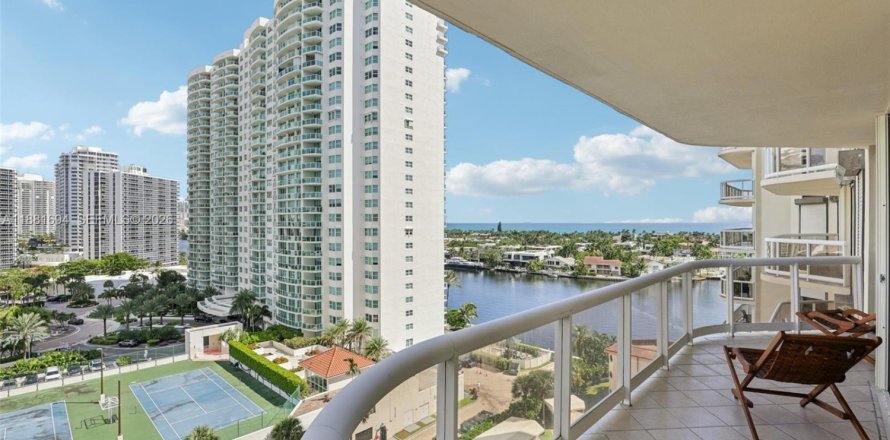 Кондоминиум с 2 спальнями в Авентура, Флорида № 2019527