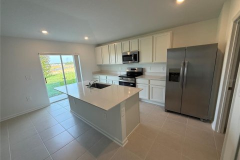 House in Haines City, Florida 3 bedrooms, 138.15 sq.m. № 1910466 - photo 3