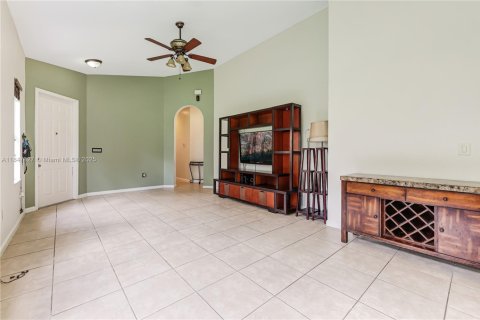 House in Homestead, Florida 4 bedrooms, 133.97 sq.m. № 1848344 - photo 7