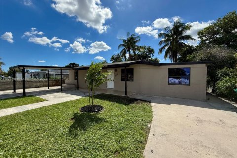Villa ou maison à vendre à Miami, Floride: 4 chambres, 122.91 m2 № 1949183 - photo 2