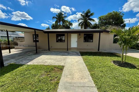 Villa ou maison à vendre à Miami, Floride: 4 chambres, 122.91 m2 № 1949183 - photo 3