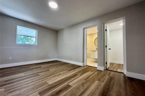 Villa ou maison à vendre à Miami, Floride: 4 chambres, 122.91 m2 № 1949183 - photo 22