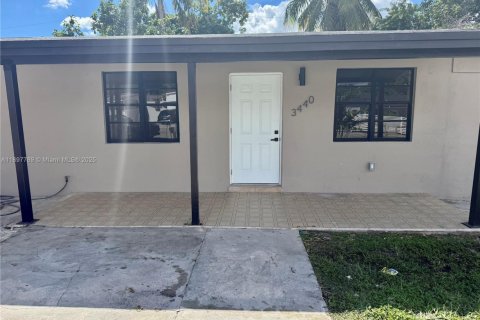 Villa ou maison à vendre à Miami, Floride: 4 chambres, 122.91 m2 № 1949183 - photo 4