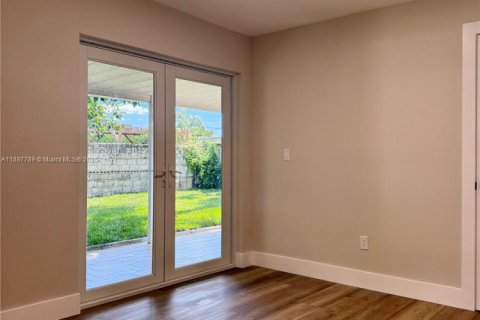 Villa ou maison à vendre à Miami, Floride: 4 chambres, 122.91 m2 № 1949183 - photo 23