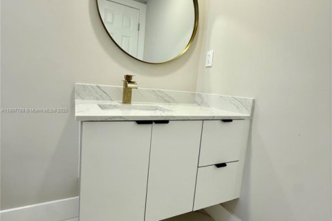Villa ou maison à vendre à Miami, Floride: 4 chambres, 122.91 m2 № 1949183 - photo 16