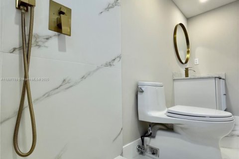 Villa ou maison à vendre à Miami, Floride: 4 chambres, 122.91 m2 № 1949183 - photo 17