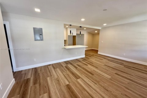 Villa ou maison à vendre à Miami, Floride: 4 chambres, 122.91 m2 № 1949183 - photo 8
