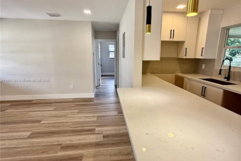 Villa ou maison à vendre à Miami, Floride: 4 chambres, 122.91 m2 № 1949183 - photo 9