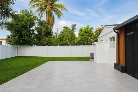 House in Hollywood, Florida 2 bedrooms, 107.77 sq.m. № 2189505 - photo 19