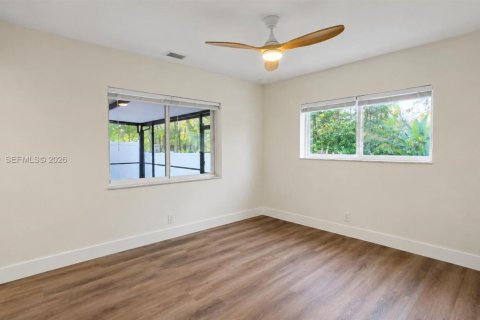 House in Hollywood, Florida 2 bedrooms, 107.77 sq.m. № 2189505 - photo 10