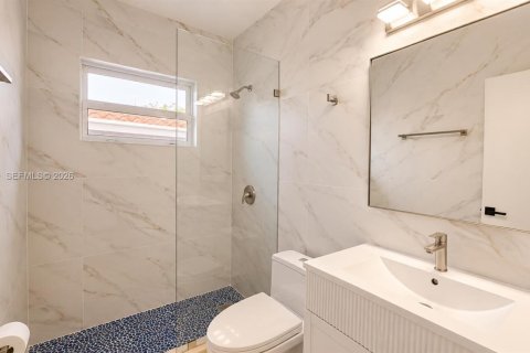 House in Hollywood, Florida 2 bedrooms, 107.77 sq.m. № 2189505 - photo 15