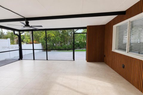 House in Hollywood, Florida 2 bedrooms, 107.77 sq.m. № 2189505 - photo 18