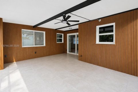 House in Hollywood, Florida 2 bedrooms, 107.77 sq.m. № 2189505 - photo 17