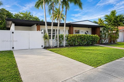 House in Hollywood, Florida 2 bedrooms, 107.77 sq.m. № 2189505 - photo 25