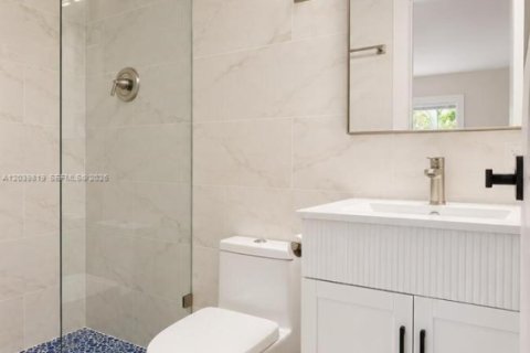 House in Hollywood, Florida 2 bedrooms, 107.77 sq.m. № 2189505 - photo 12