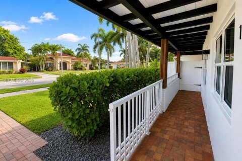 House in Hollywood, Florida 2 bedrooms, 107.77 sq.m. № 2189505 - photo 3