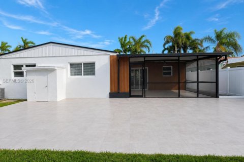 House in Hollywood, Florida 2 bedrooms, 107.77 sq.m. № 2189505 - photo 21