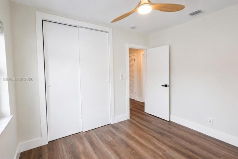 House in Hollywood, Florida 2 bedrooms, 107.77 sq.m. № 2189505 - photo 14