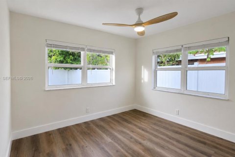 House in Hollywood, Florida 2 bedrooms, 107.77 sq.m. № 2189505 - photo 13