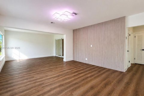 House in Hollywood, Florida 2 bedrooms, 107.77 sq.m. № 2189505 - photo 4