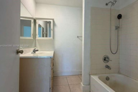 Condo in Fort Lauderdale, Florida, 1 bedroom  № 2086628 - photo 6