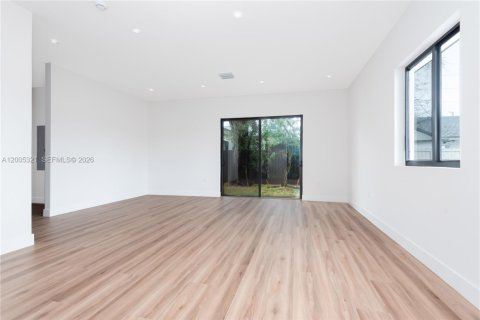 House in Miami, Florida 3 bedrooms, 141.58 sq.m. № 2074355 - photo 6