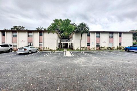 Condo in Coral Springs, Florida, 2 bedrooms  № 1024733 - photo 1