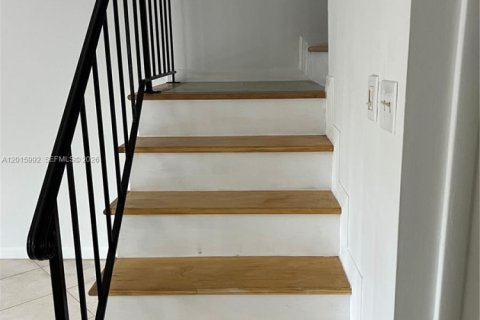Touwnhouse à louer à Hollywood, Floride: 3 chambres, 157.93 m2 № 2085793 - photo 28