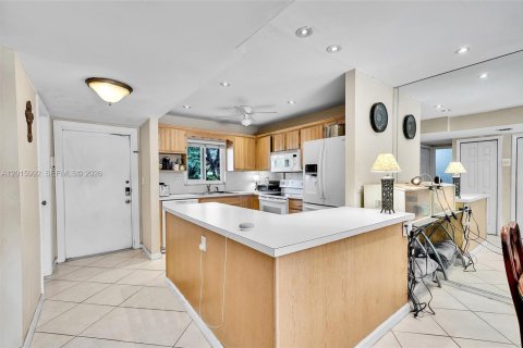 Touwnhouse à louer à Hollywood, Floride: 3 chambres, 157.93 m2 № 2085793 - photo 12