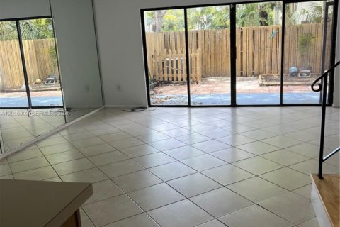 Touwnhouse à louer à Hollywood, Floride: 3 chambres, 157.93 m2 № 2085793 - photo 30