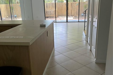 Touwnhouse à louer à Hollywood, Floride: 3 chambres, 157.93 m2 № 2085793 - photo 13