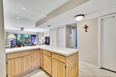 Touwnhouse à louer à Hollywood, Floride: 3 chambres, 157.93 m2 № 2085793 - photo 10